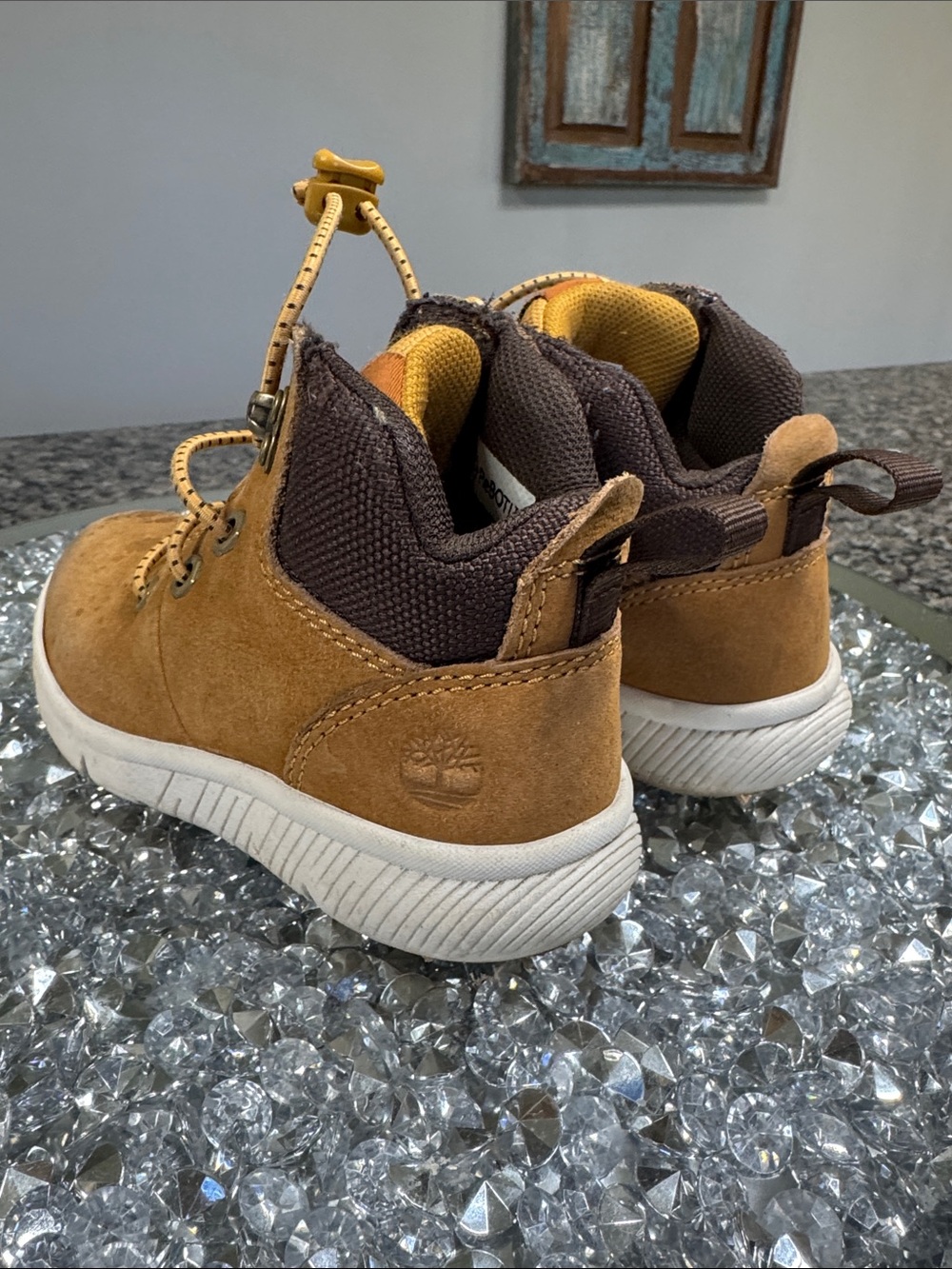 Timberland toddler Tan Suede Ankle Boots with White Sole 9 - Picture 5 of 14
